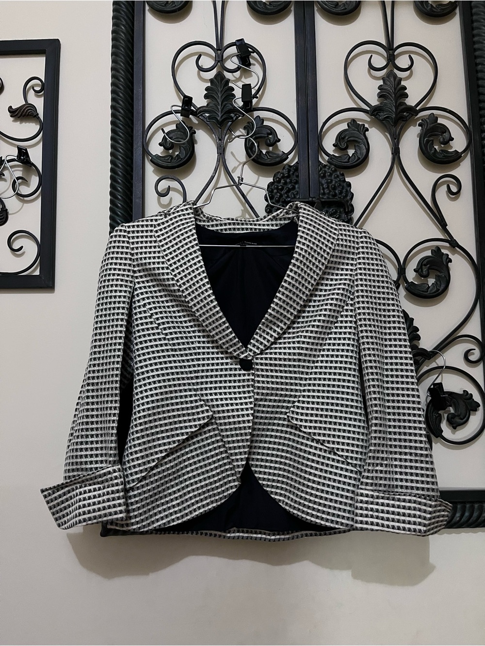 Vintage Giorgio Armani
Black Label
Premium Geometric 
Cloque Weave Blazer
42 Wom